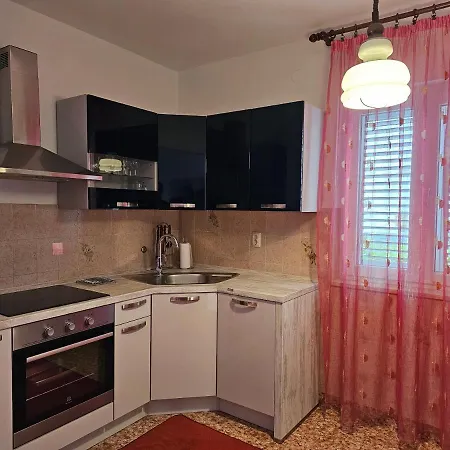 Apartment Karlo *